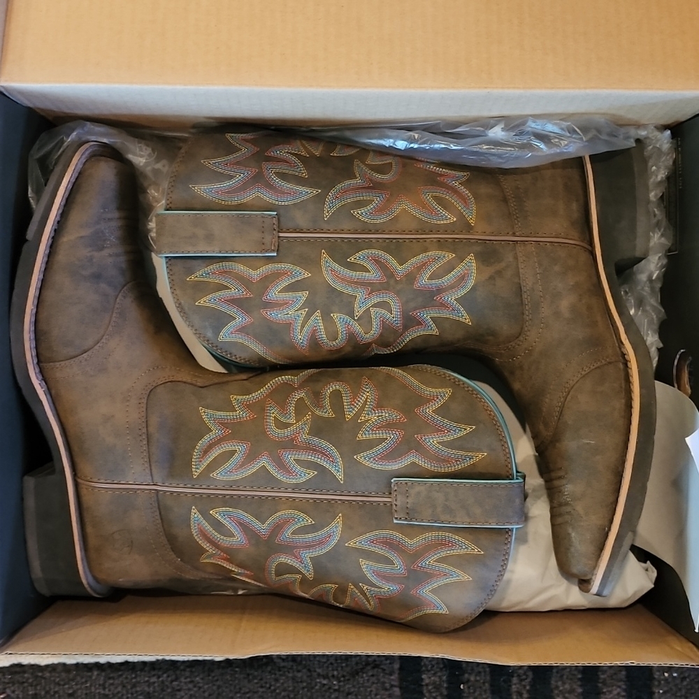 Never worn Ariat boots.